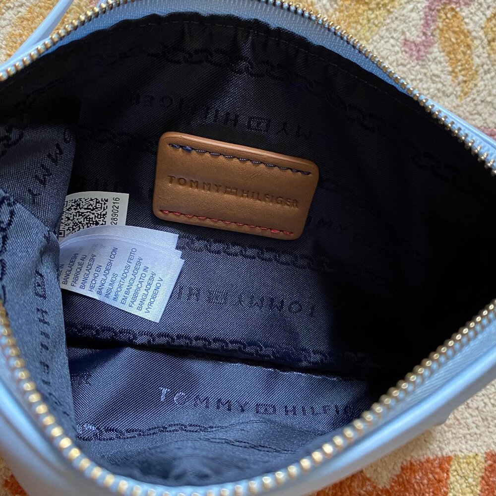 Tommy Hilfiger Light Blue Wristlit NWT - Picture 8 of 12